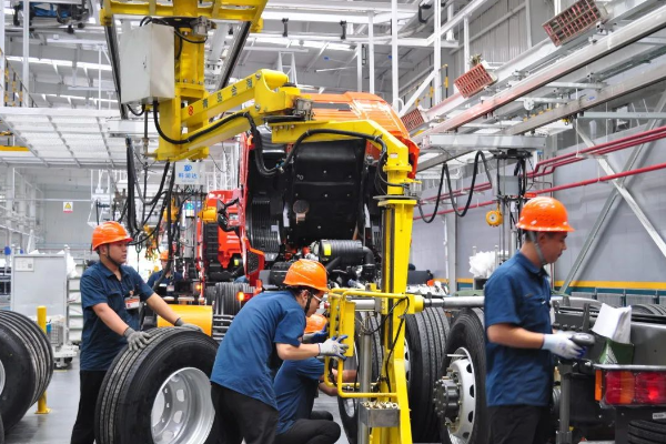 奮戰(zhàn)二季度丨馬力全開(kāi)，跑出中國(guó)重汽“加速度”！