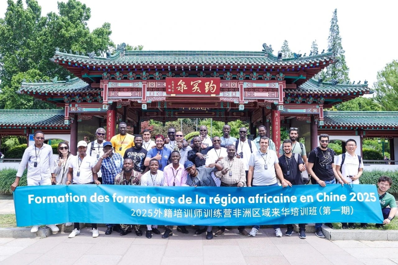 深化國(guó)際合作丨中國(guó)重汽2025年首期外籍培訓(xùn)師訓(xùn)練營(yíng)圓滿結(jié)束